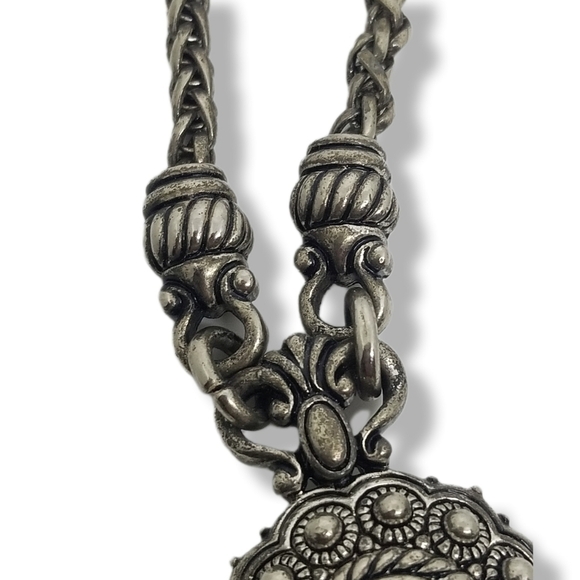 VINTAGE ORNATE SILVERTONE HEMATITE & WHEAT CHAIN PENDANT STATEMENT NECKLACE - Picture 6 of 9